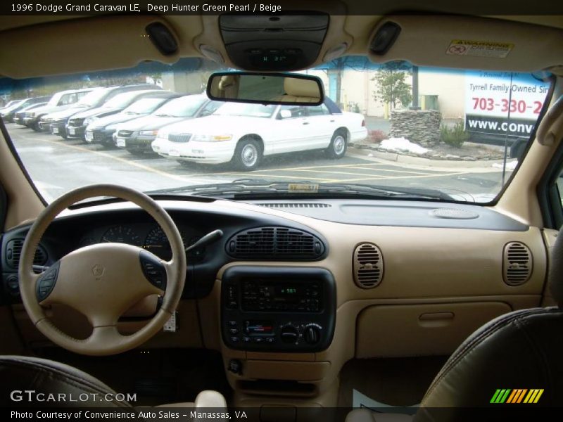 Deep Hunter Green Pearl / Beige 1996 Dodge Grand Caravan LE