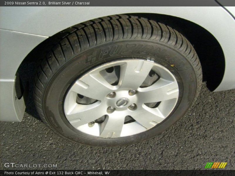 Brilliant Silver / Charcoal 2009 Nissan Sentra 2.0