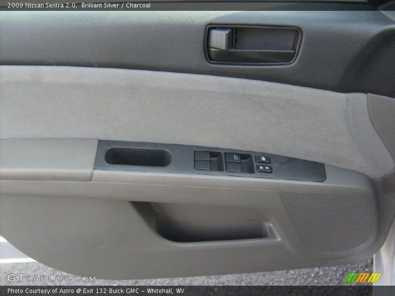 Brilliant Silver / Charcoal 2009 Nissan Sentra 2.0