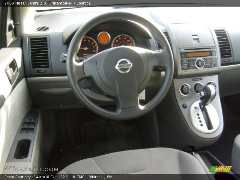 Brilliant Silver / Charcoal 2009 Nissan Sentra 2.0