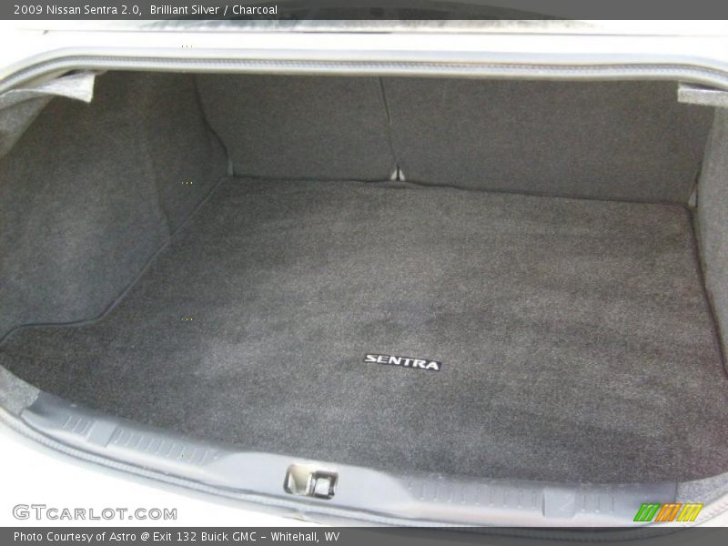 Brilliant Silver / Charcoal 2009 Nissan Sentra 2.0