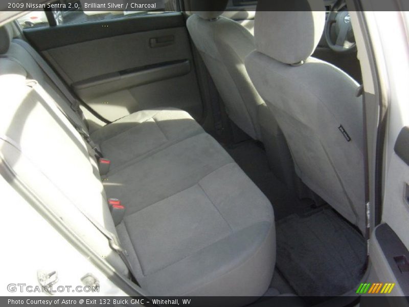 Brilliant Silver / Charcoal 2009 Nissan Sentra 2.0
