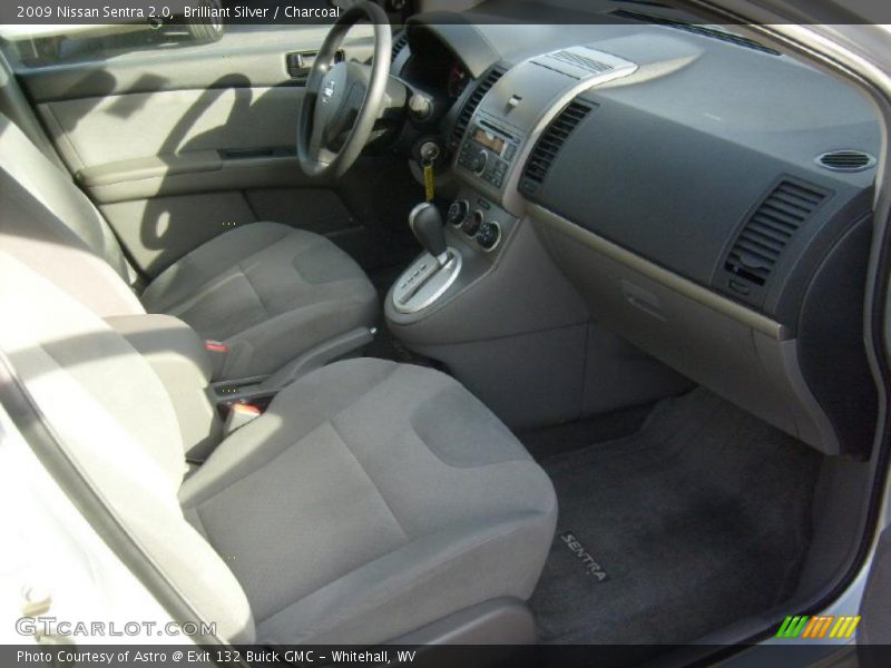 Brilliant Silver / Charcoal 2009 Nissan Sentra 2.0