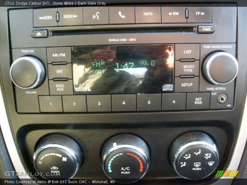 Stone White / Dark Slate Gray 2010 Dodge Caliber SXT