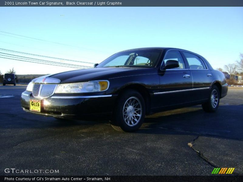 Black Clearcoat / Light Graphite 2001 Lincoln Town Car Signature
