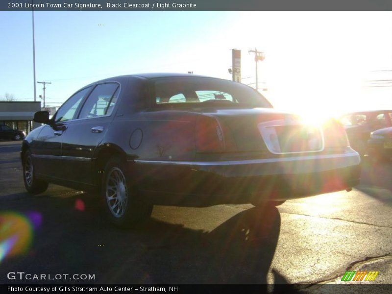 Black Clearcoat / Light Graphite 2001 Lincoln Town Car Signature