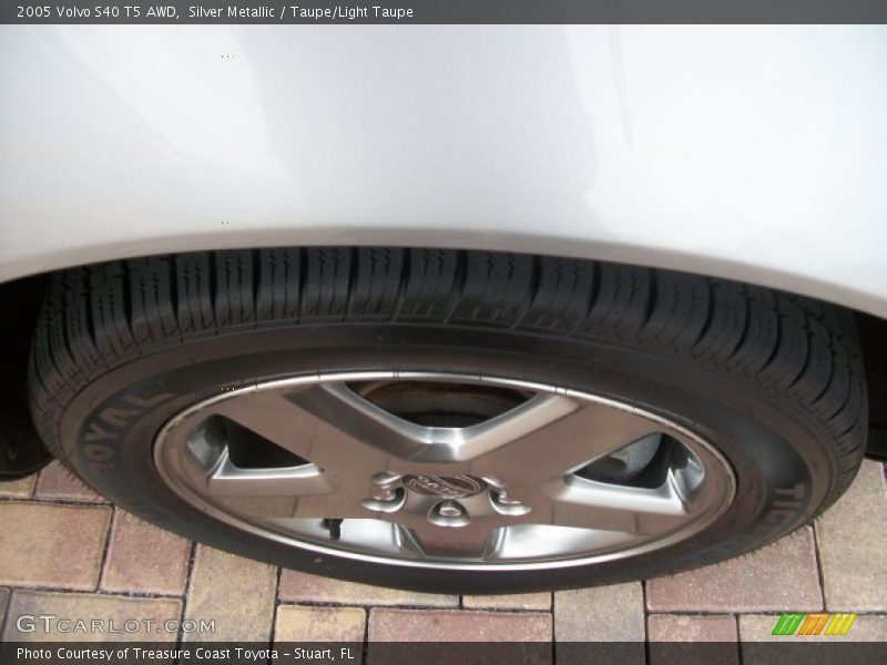 Silver Metallic / Taupe/Light Taupe 2005 Volvo S40 T5 AWD
