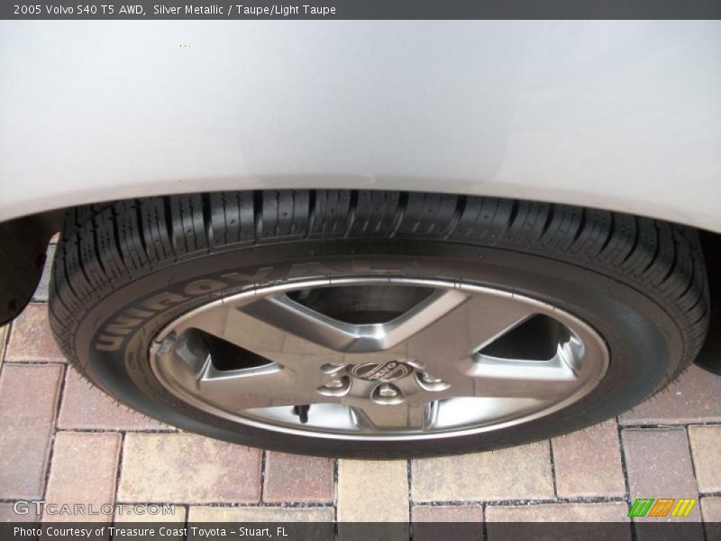 Silver Metallic / Taupe/Light Taupe 2005 Volvo S40 T5 AWD