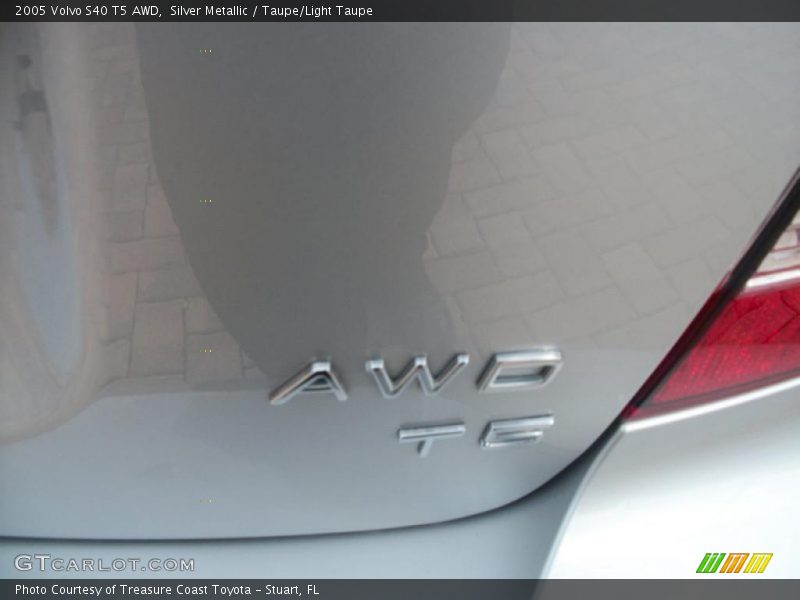 Silver Metallic / Taupe/Light Taupe 2005 Volvo S40 T5 AWD