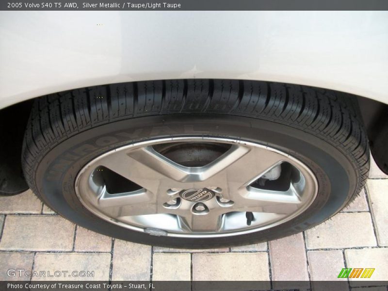 Silver Metallic / Taupe/Light Taupe 2005 Volvo S40 T5 AWD