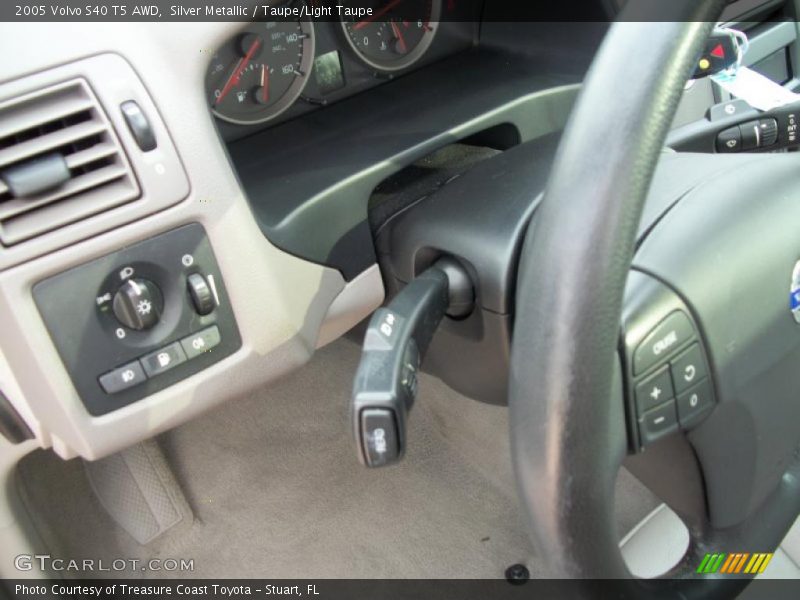 Silver Metallic / Taupe/Light Taupe 2005 Volvo S40 T5 AWD