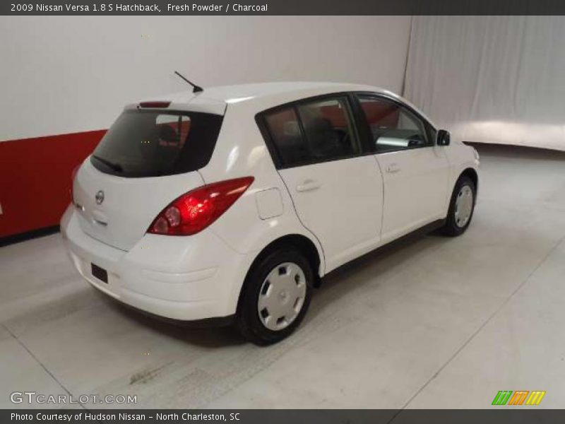 Fresh Powder / Charcoal 2009 Nissan Versa 1.8 S Hatchback