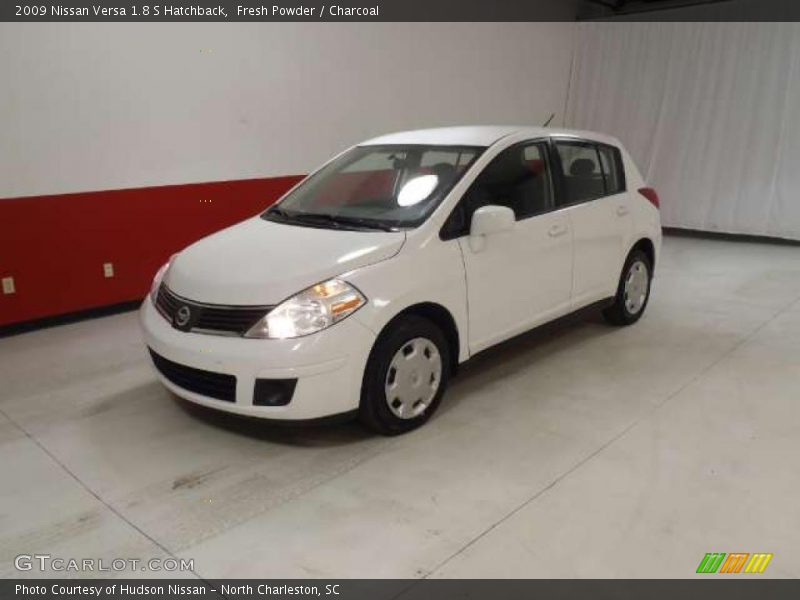 Fresh Powder / Charcoal 2009 Nissan Versa 1.8 S Hatchback