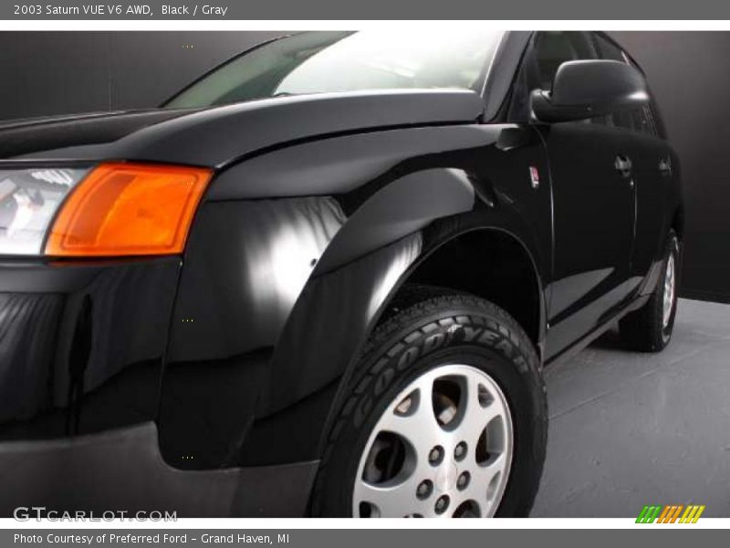 Black / Gray 2003 Saturn VUE V6 AWD