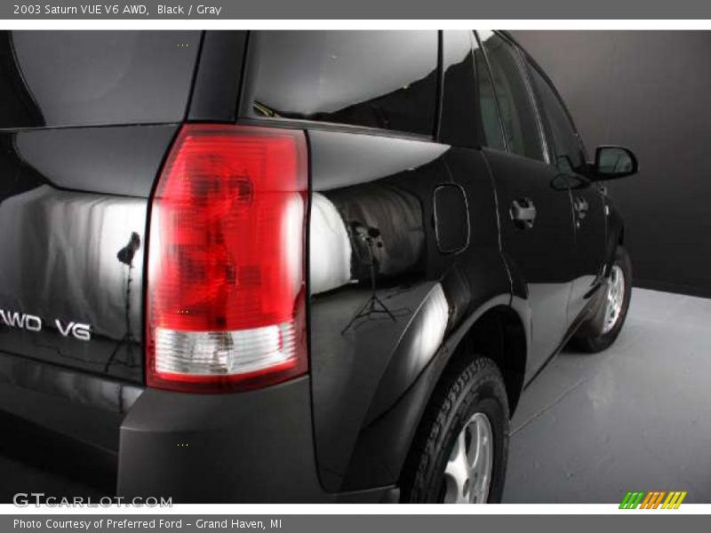 Black / Gray 2003 Saturn VUE V6 AWD