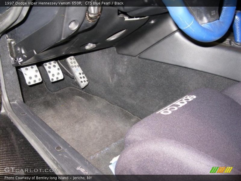 Controls of 1997 Viper Hennessey Venom 650R