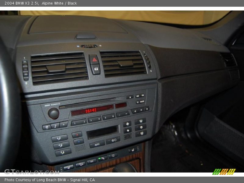Alpine White / Black 2004 BMW X3 2.5i