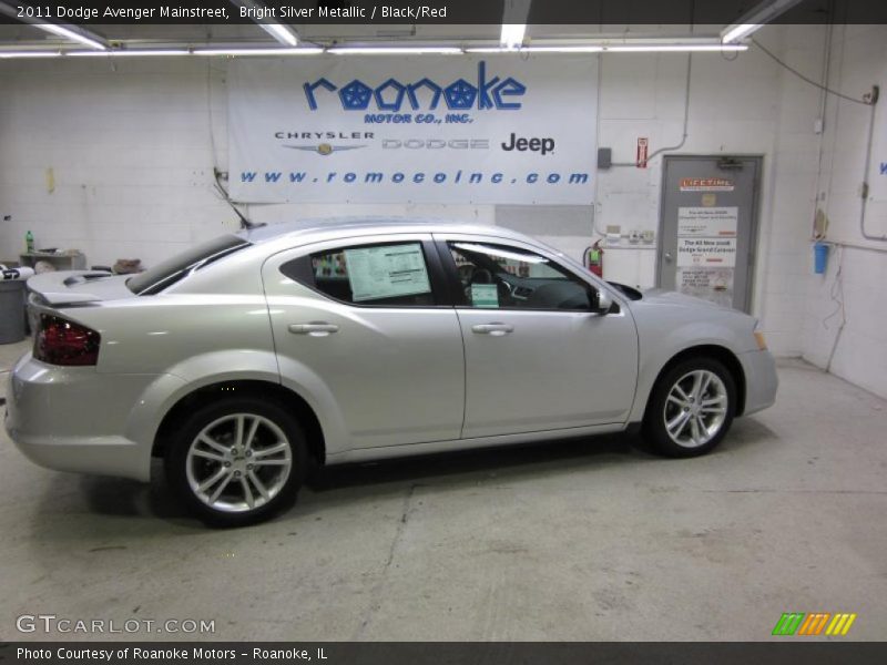 Bright Silver Metallic / Black/Red 2011 Dodge Avenger Mainstreet