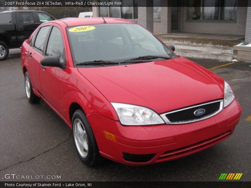 Infra-Red / Charcoal/Light Flint 2007 Ford Focus ZX4 SE Sedan