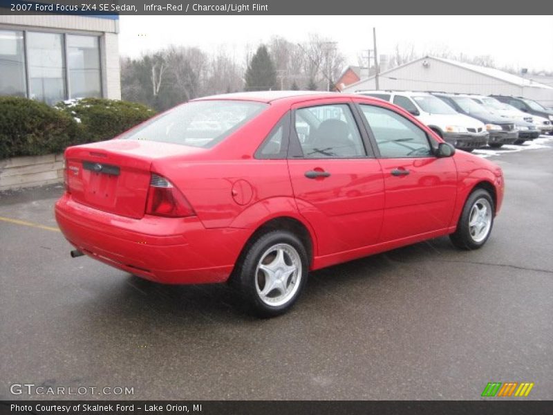 Infra-Red / Charcoal/Light Flint 2007 Ford Focus ZX4 SE Sedan
