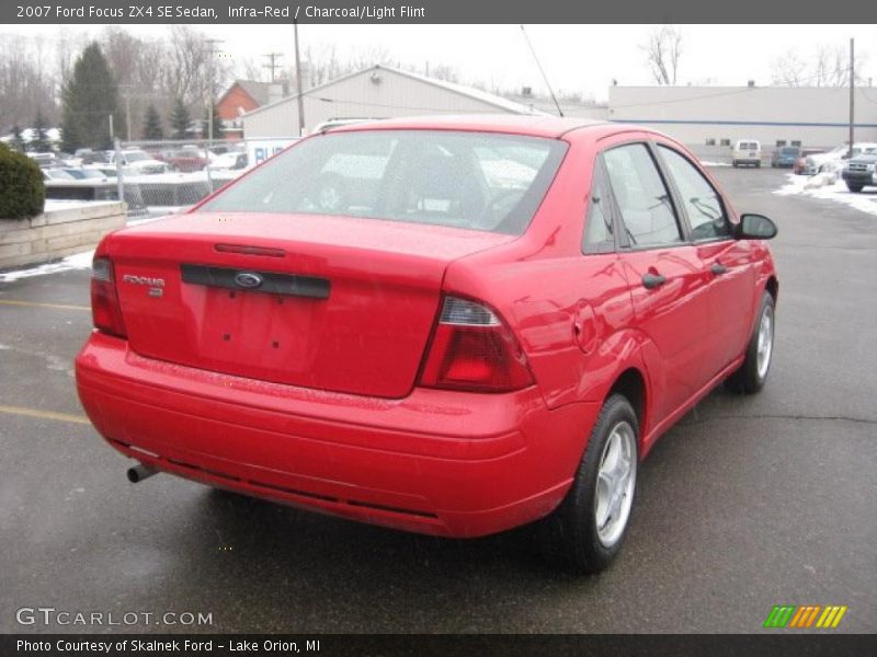 Infra-Red / Charcoal/Light Flint 2007 Ford Focus ZX4 SE Sedan
