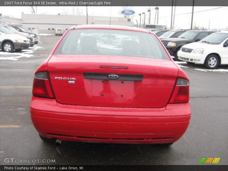 Infra-Red / Charcoal/Light Flint 2007 Ford Focus ZX4 SE Sedan