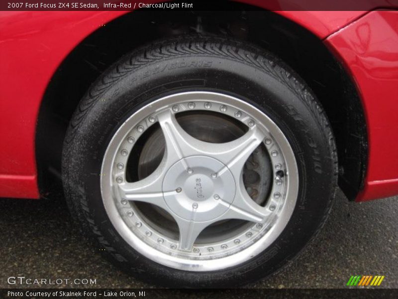 Infra-Red / Charcoal/Light Flint 2007 Ford Focus ZX4 SE Sedan