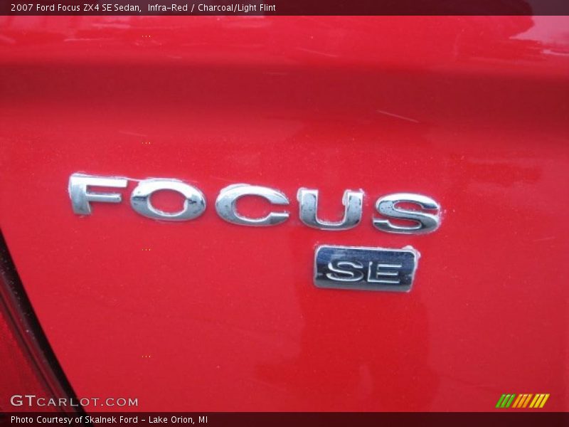 Infra-Red / Charcoal/Light Flint 2007 Ford Focus ZX4 SE Sedan