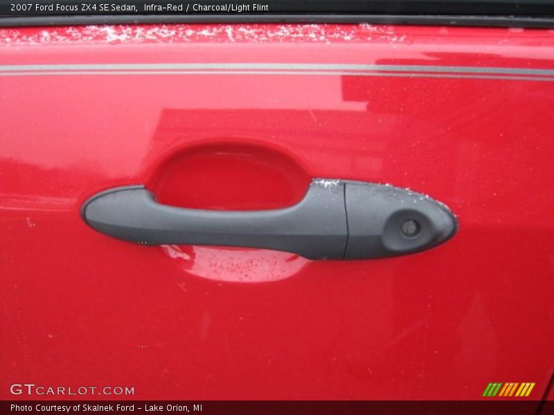 Infra-Red / Charcoal/Light Flint 2007 Ford Focus ZX4 SE Sedan