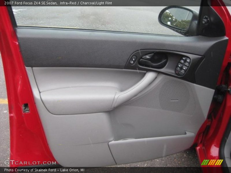 Infra-Red / Charcoal/Light Flint 2007 Ford Focus ZX4 SE Sedan