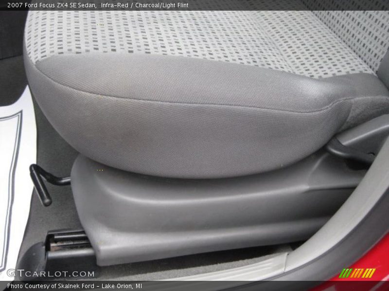 Infra-Red / Charcoal/Light Flint 2007 Ford Focus ZX4 SE Sedan
