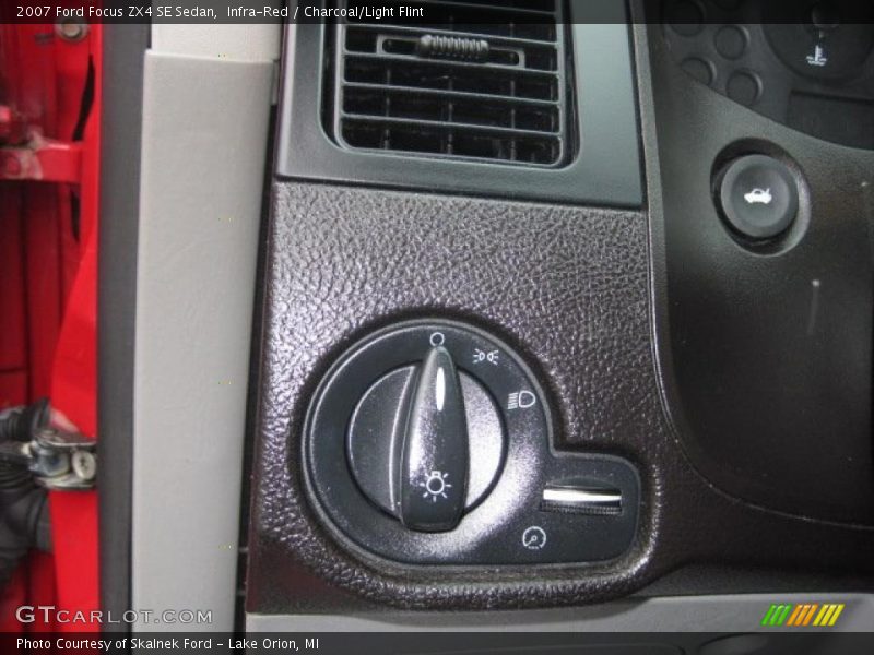 Infra-Red / Charcoal/Light Flint 2007 Ford Focus ZX4 SE Sedan