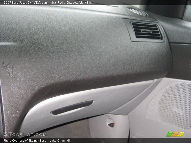 Infra-Red / Charcoal/Light Flint 2007 Ford Focus ZX4 SE Sedan