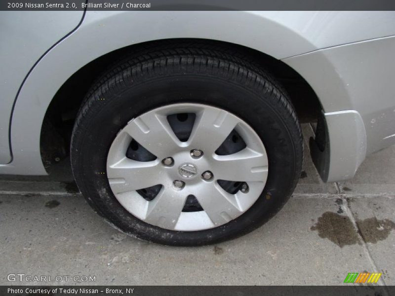 Brilliant Silver / Charcoal 2009 Nissan Sentra 2.0