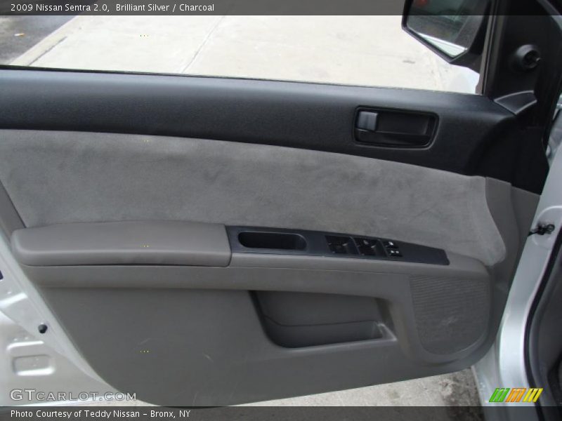 Brilliant Silver / Charcoal 2009 Nissan Sentra 2.0