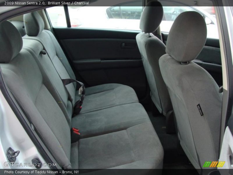 Brilliant Silver / Charcoal 2009 Nissan Sentra 2.0