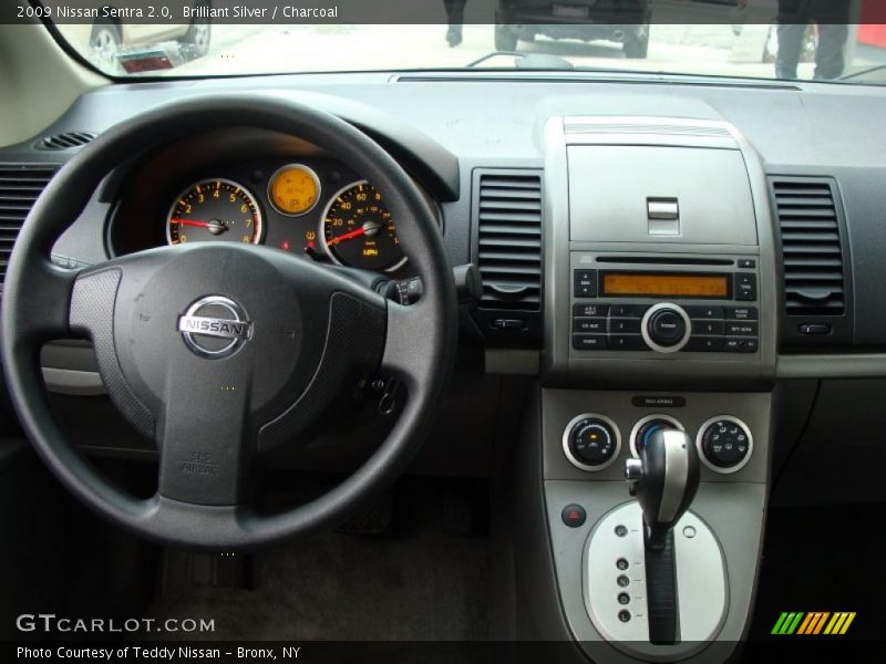Brilliant Silver / Charcoal 2009 Nissan Sentra 2.0