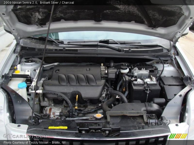 Brilliant Silver / Charcoal 2009 Nissan Sentra 2.0