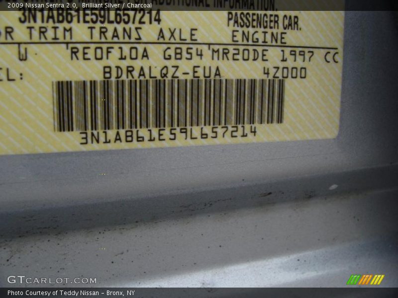 Brilliant Silver / Charcoal 2009 Nissan Sentra 2.0