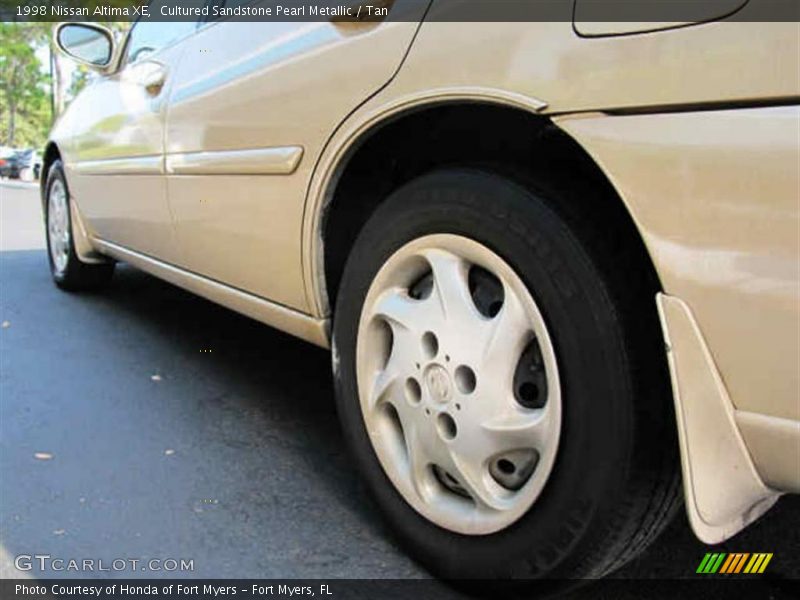 Cultured Sandstone Pearl Metallic / Tan 1998 Nissan Altima XE