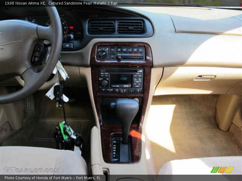 Cultured Sandstone Pearl Metallic / Tan 1998 Nissan Altima XE