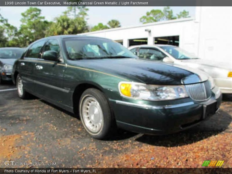 Medium Charcoal Green Metallic / Light Parchment 1998 Lincoln Town Car Executive