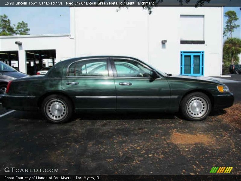 Medium Charcoal Green Metallic / Light Parchment 1998 Lincoln Town Car Executive