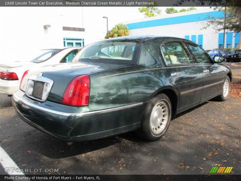 Medium Charcoal Green Metallic / Light Parchment 1998 Lincoln Town Car Executive