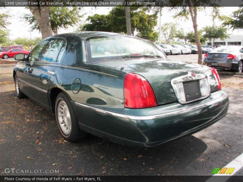 Medium Charcoal Green Metallic / Light Parchment 1998 Lincoln Town Car Executive