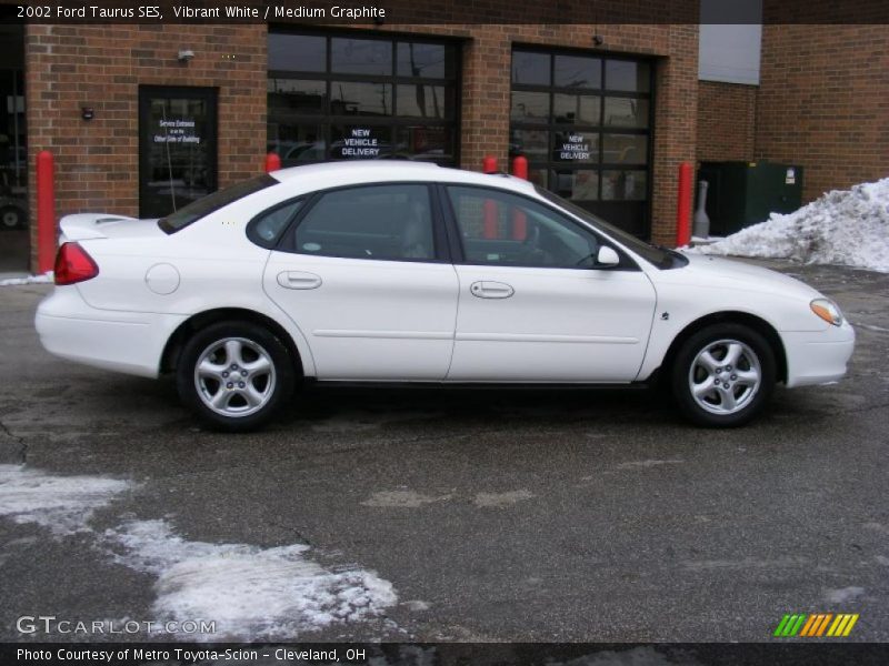 Vibrant White / Medium Graphite 2002 Ford Taurus SES