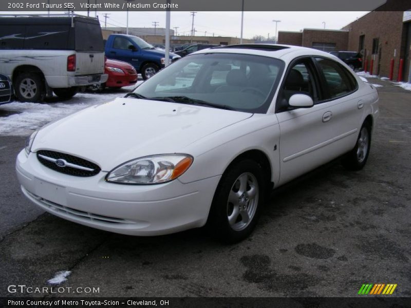 Vibrant White / Medium Graphite 2002 Ford Taurus SES