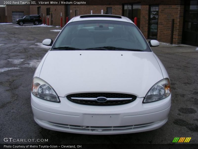 Vibrant White / Medium Graphite 2002 Ford Taurus SES