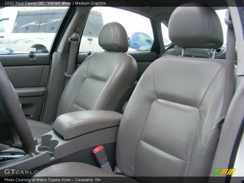 Vibrant White / Medium Graphite 2002 Ford Taurus SES