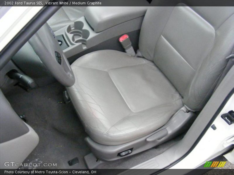 Vibrant White / Medium Graphite 2002 Ford Taurus SES